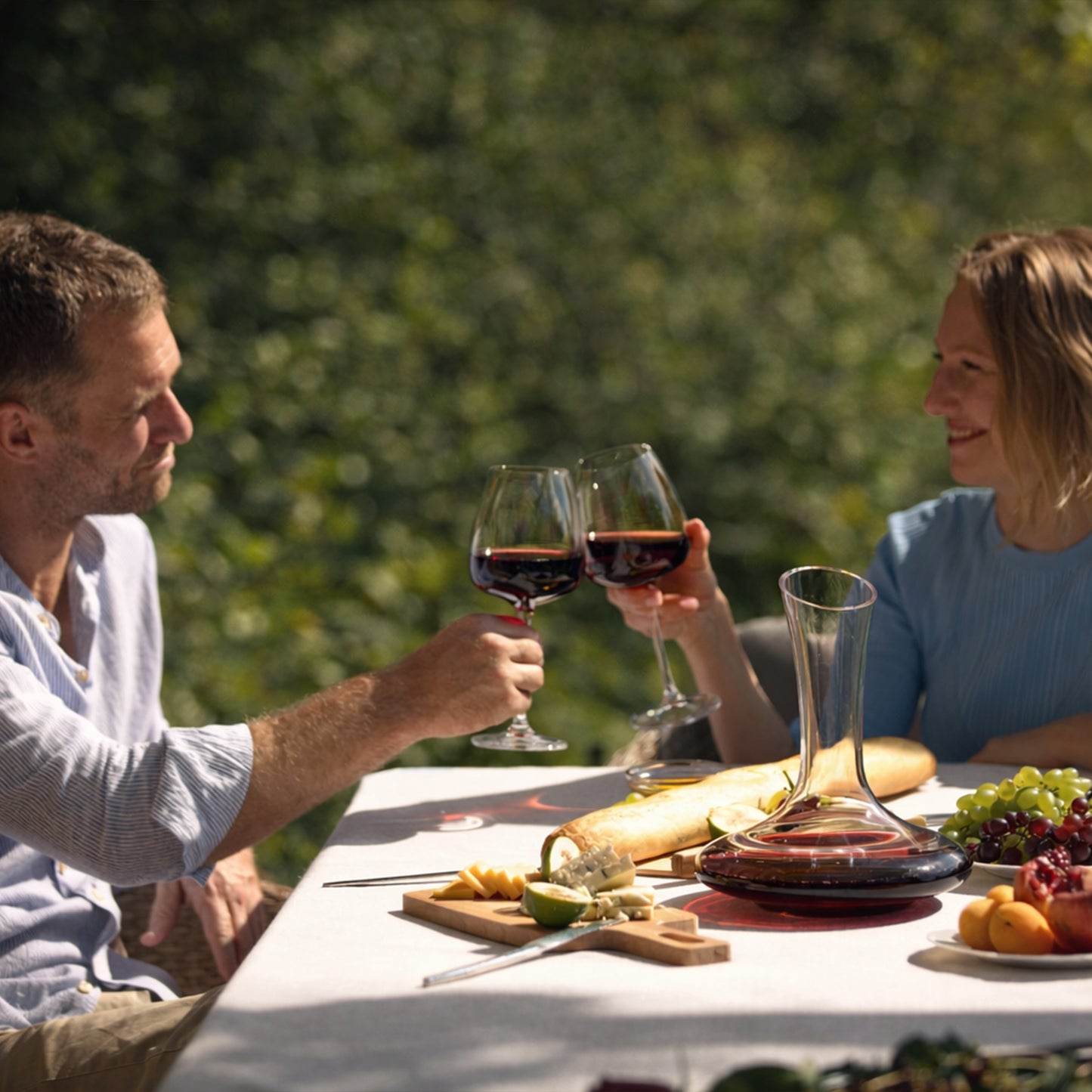 Le Chateau Wine Decanter - 100% Hand Blown Lead-free Crystal Glass